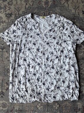 Lightweight White Floral Button-Front Women’s Top